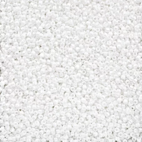 Toho 11/0 - #124 -  Opaque lustered white - 10 gr