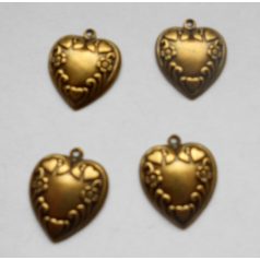 Sárgaréz  szív veret - 18 x 15 mm - 1 db
