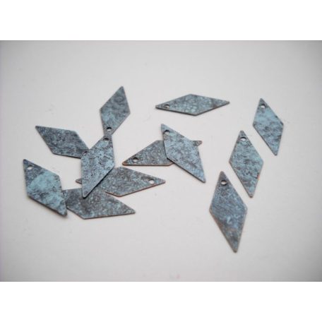 Vörösréz rombusz  - szürke patina - 18*8 mm