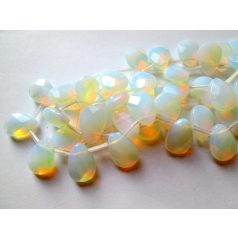Opalit fazettált fúrt csepp - 16x12 mm