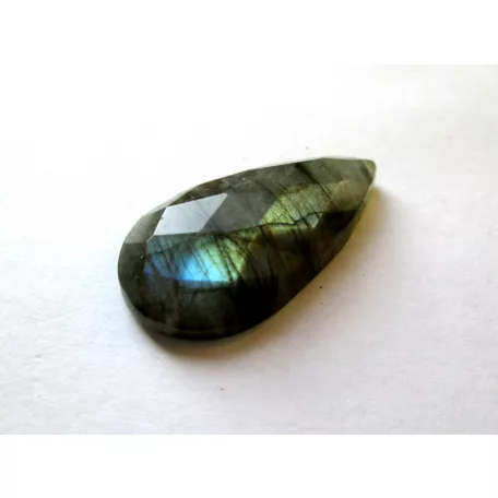 Labradorit kaboson 26x14 mm -  fazettált csepp - F14