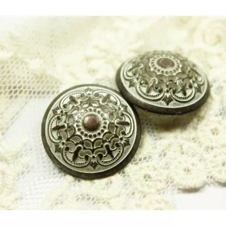 Antique finish metal shank button - 23 mm - patina