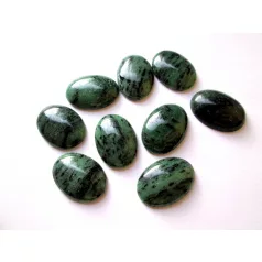 Zöld jáspis kaboson - 25x18 mm